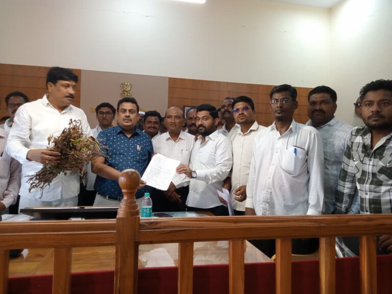 दर्यापूर तालुक्यात तातडीने कोरडा दुष्काळ जाहीर करा, शेतकऱ्यांना तातडीने मदत द्या – सर्वपक्षीय मागणी, अन्यथा तीव्र आंदोलनाचा इशारा